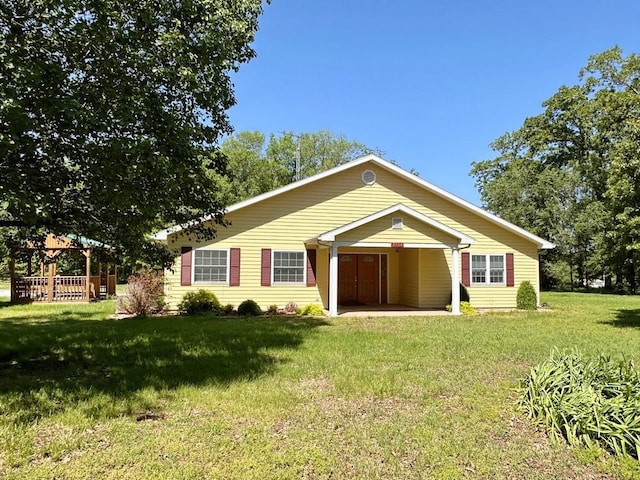 ranch-style home with a front lawn