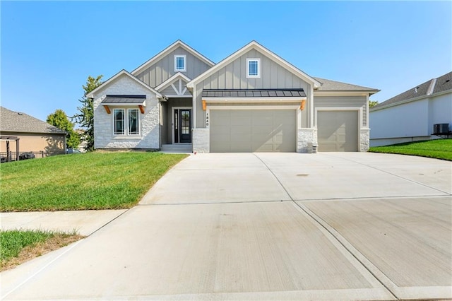 craftsman house with a front yard