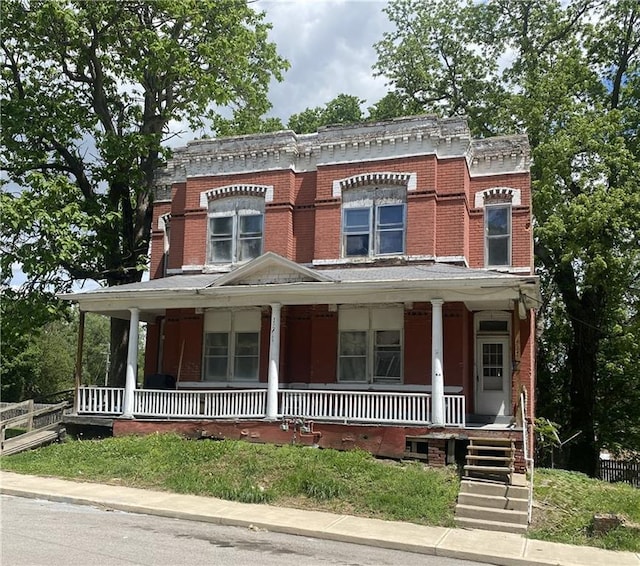 italianate-style house featuring covered porch