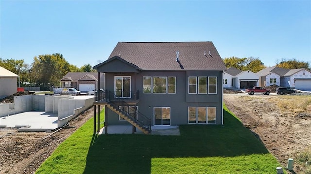 back of house featuring a lawn