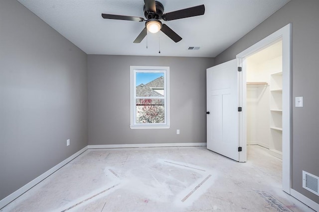 empty room featuring ceiling fan