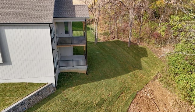 view of yard with a balcony