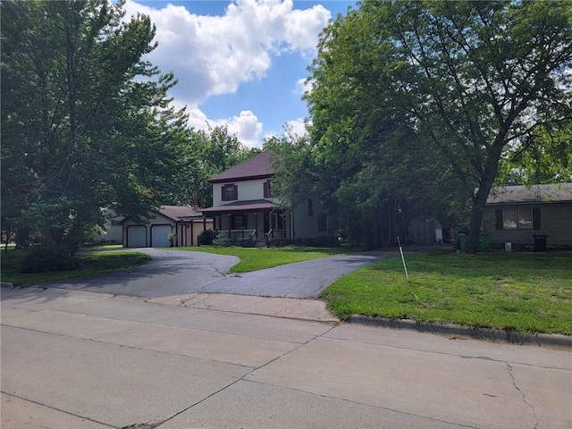 view of front of home featuring a front lawn