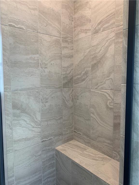 bathroom featuring tiled shower