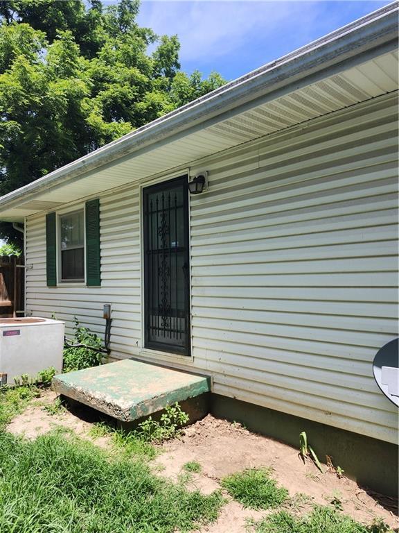 2821 Stark Ave, Kansas City, MO 64129 - view of doorway to property