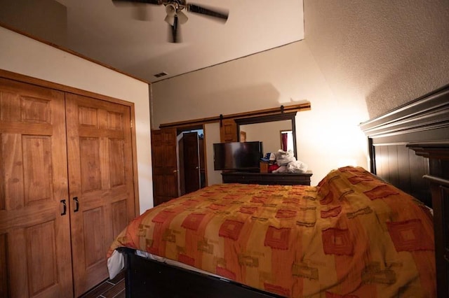 bedroom featuring a closet and ceiling fan