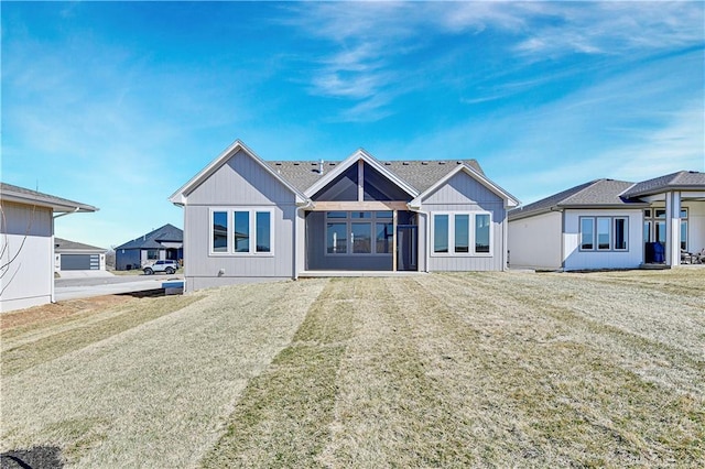 view of front of property with a front lawn