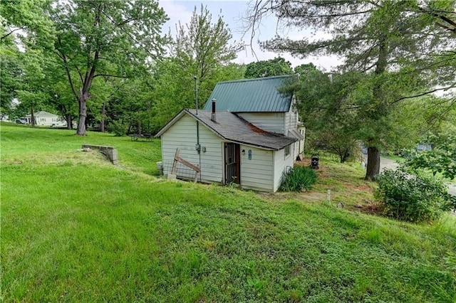 view of shed / structure featuring a lawn