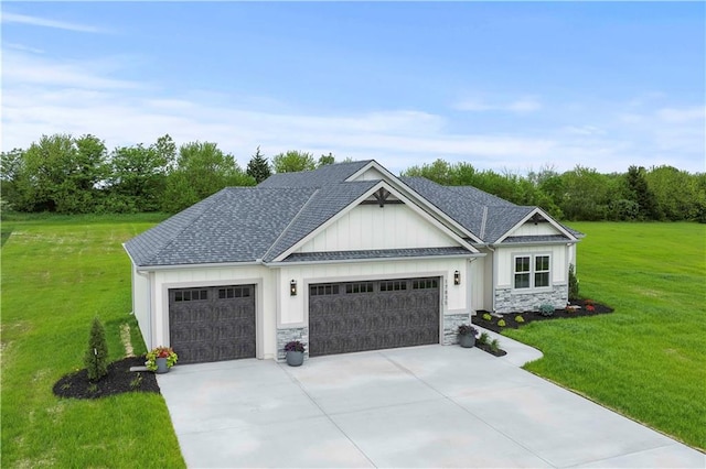 view of front facade featuring a garage and a front lawn