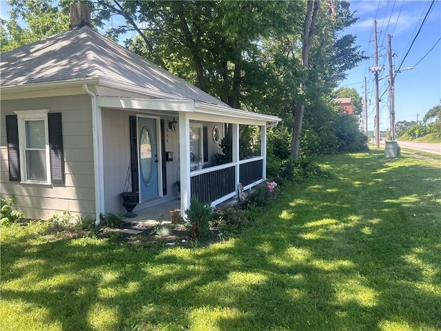 exterior space with a porch and a front yard