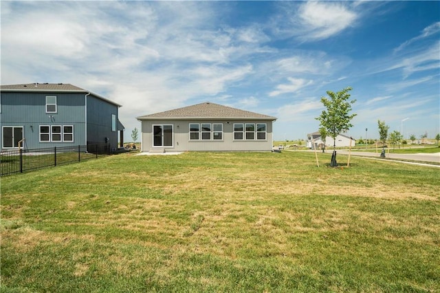 back of house featuring a lawn