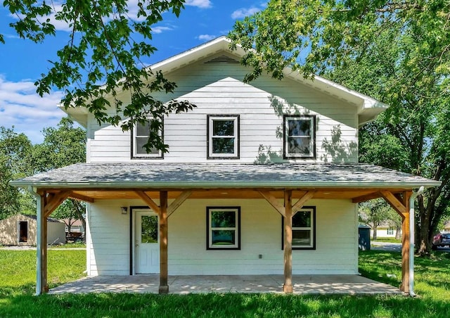 farmhouse inspired home with a front lawn and a porch