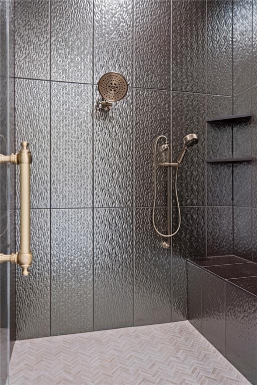 full bath featuring tiled shower