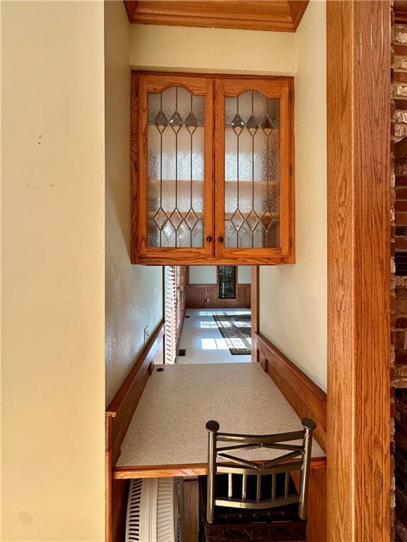 kitchen with crown molding