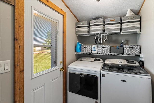 washroom featuring washer and clothes dryer and a textured ceiling