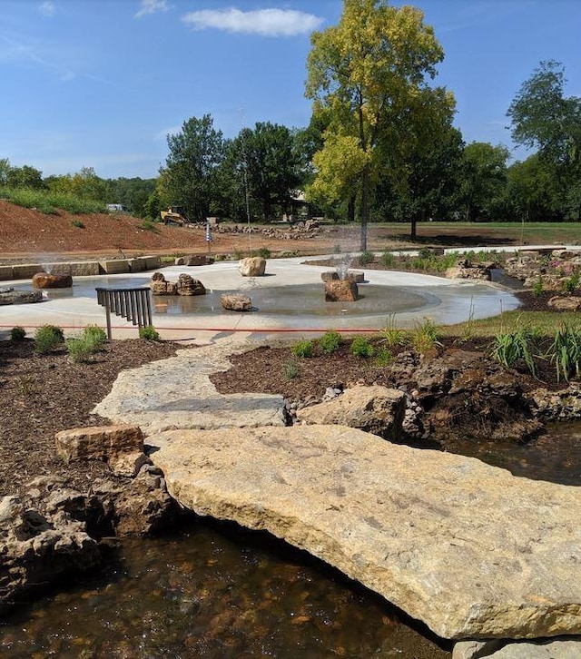 12472 S Barth Rd, Olathe, KS 66061 - view of yard
