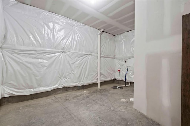 1600 SW 27th St, Lees Summit, MO 64082 - bathroom with unfinished concrete floors