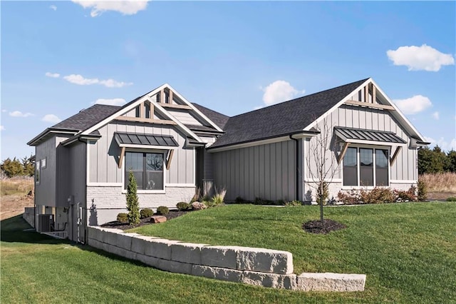 view of front facade with a front lawn