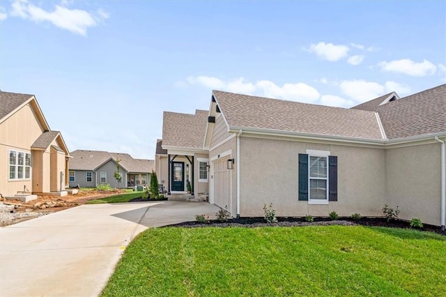 view of front facade with a front yard