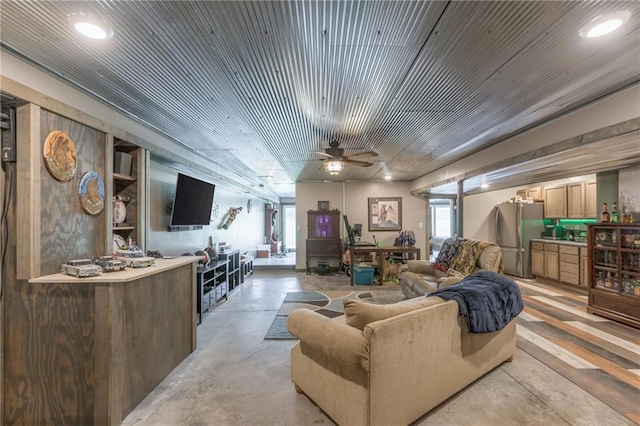 living room featuring a wealth of natural light and ceiling fan