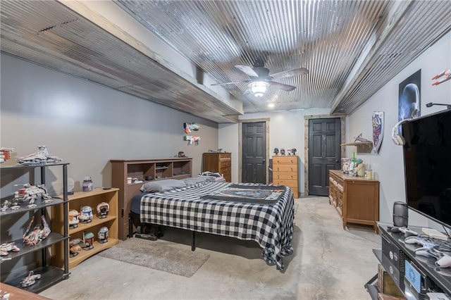 bedroom featuring ceiling fan