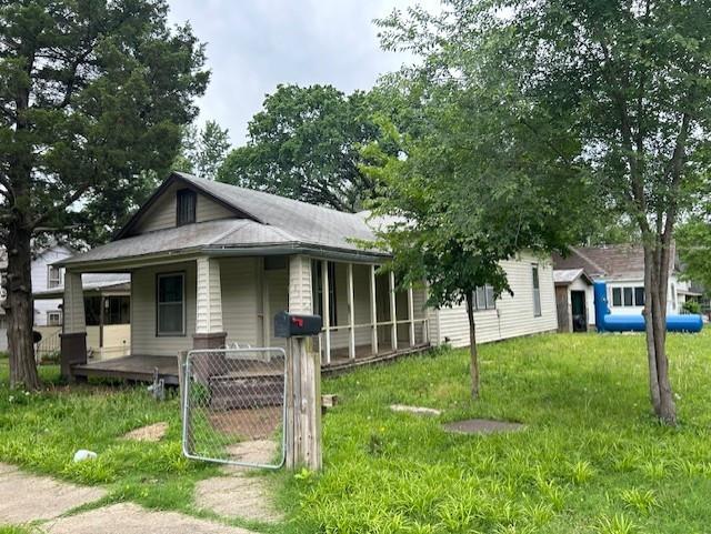 view of front of house with covered porch