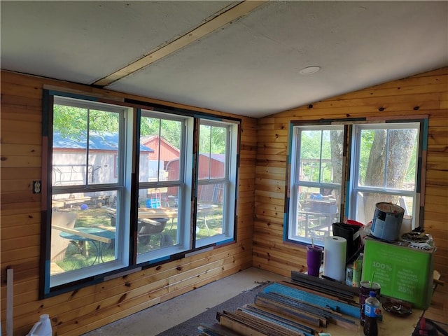 sunroom with vaulted ceiling