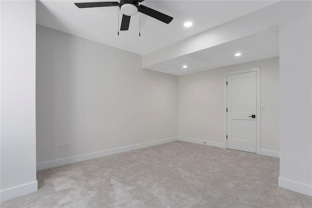 unfurnished room with light carpet and ceiling fan