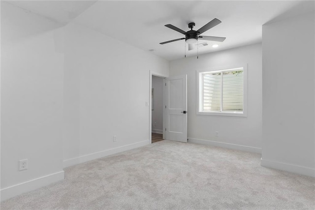 carpeted empty room featuring ceiling fan