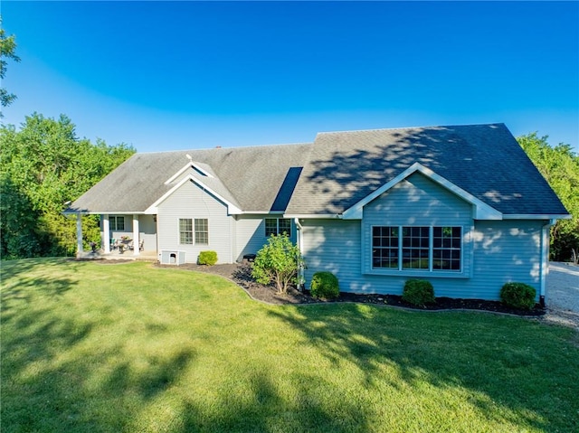 view of front of home featuring a front yard