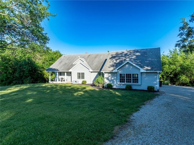 view of front of house featuring a front yard