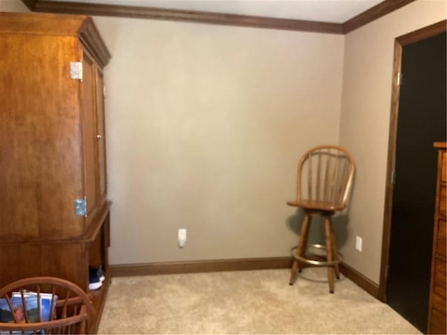 living area featuring carpet flooring and crown molding