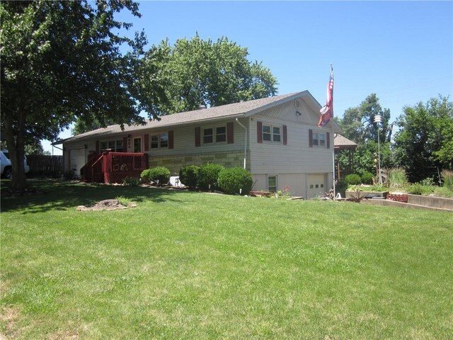 ranch-style house featuring a front lawn