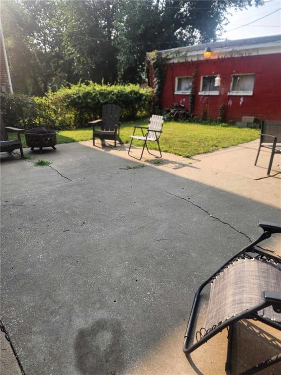 view of patio with a fire pit