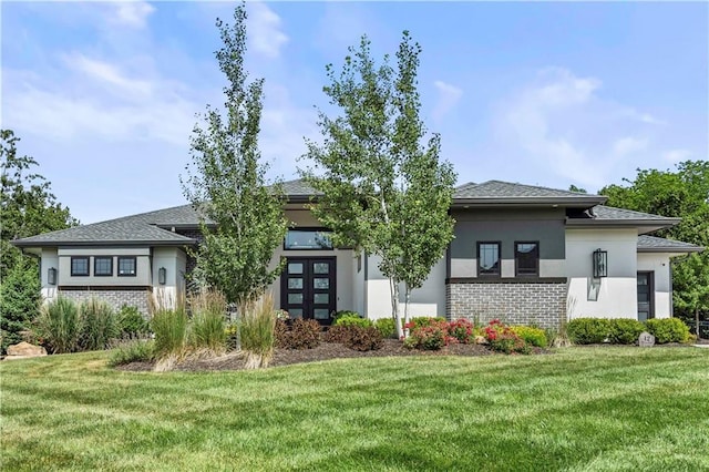 prairie-style home featuring a front yard