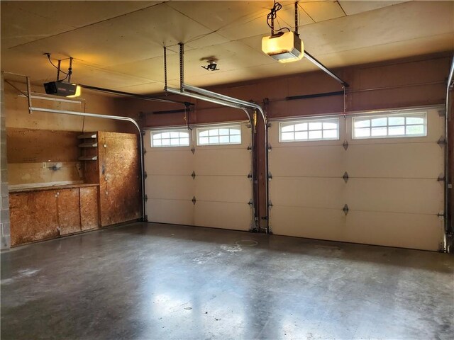 501 Meadow Ln, Fort Scott, KS 66701 - garage with a garage door opener