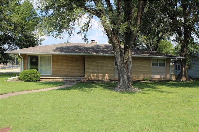 view of front of house featuring a front yard