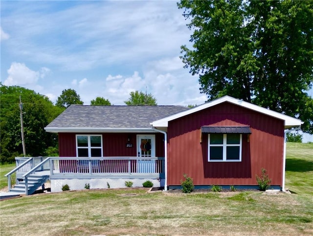 view of front of house featuring a front yard