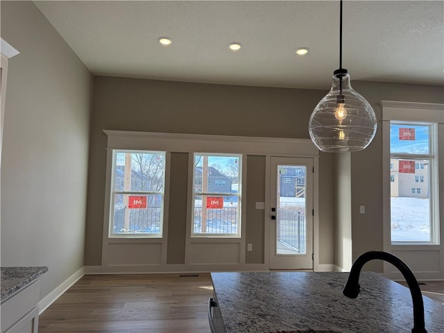 entryway featuring a sink, baseboards, wood finished floors, and recessed lighting