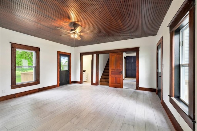 empty room featuring light hardwood / wood-style floors and ceiling fan