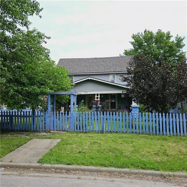 view of front facade with a front lawn