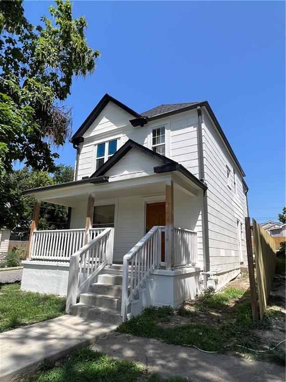 view of front of home featuring covered porch