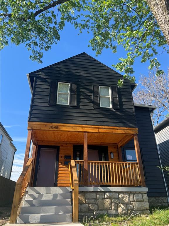 view of front of house with covered porch