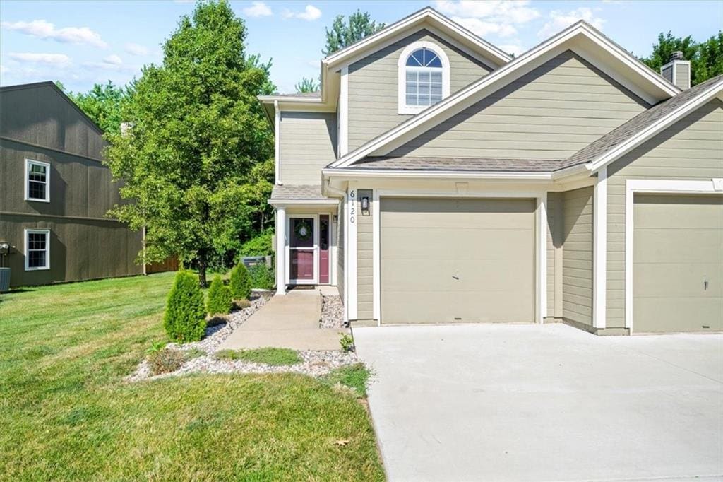 view of front of house featuring a front yard