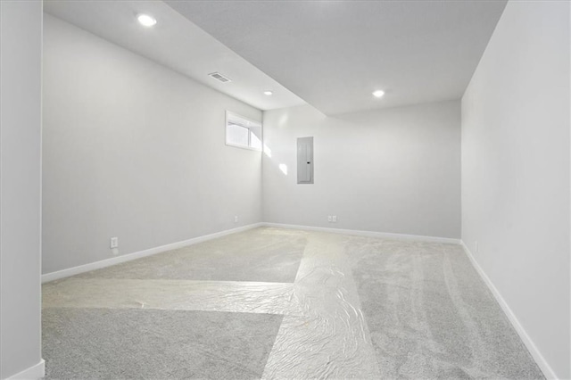 carpeted spare room with baseboards, visible vents, and recessed lighting