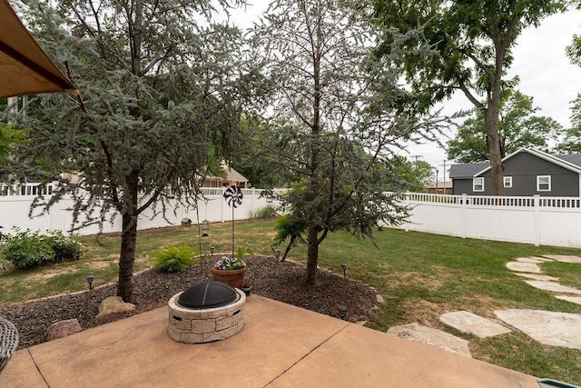 view of patio with an outdoor fire pit