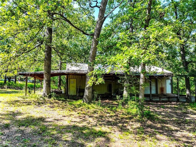 view of front facade with a carport