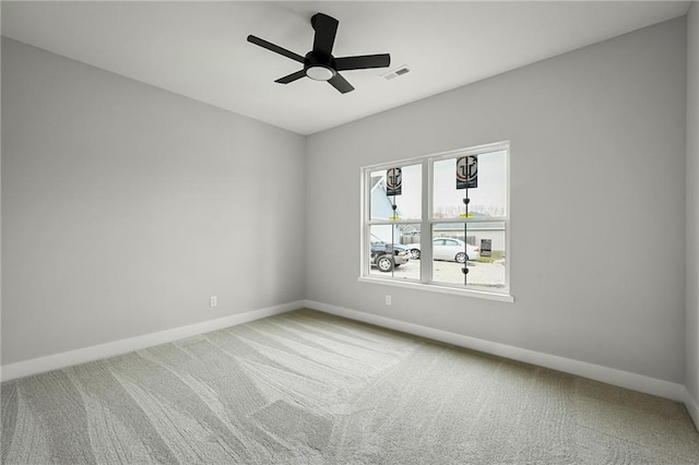 carpeted empty room featuring ceiling fan