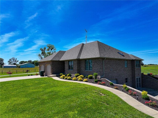 view of front of property with a front yard