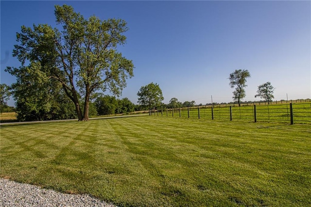 view of yard featuring a rural view